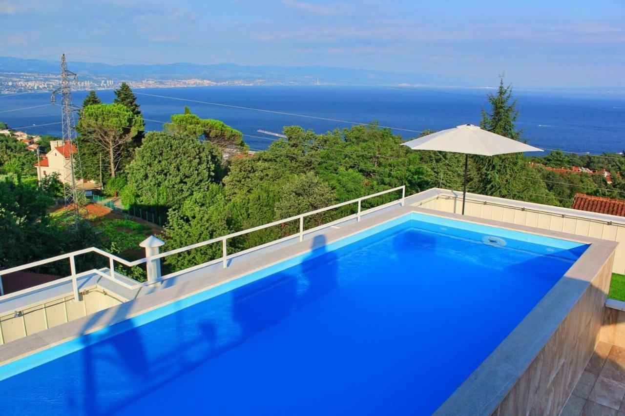 Apartment Mara Opatija With Rooftop Swimming Pool Ičići Zewnętrze zdjęcie